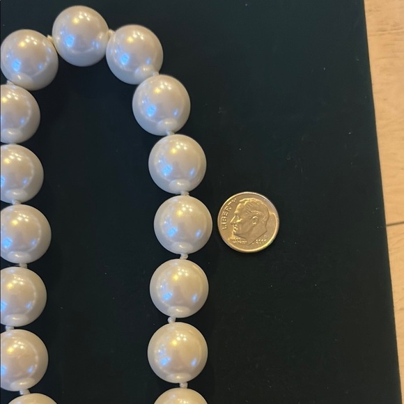 Ralph Lauren Elegant Pearl Necklace with Silver Tone Clasp - Picture 6 of 6